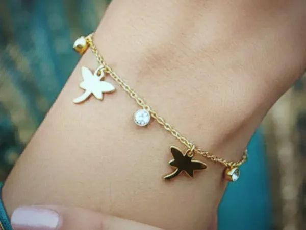 Simple Bracelet for girls in Golden.