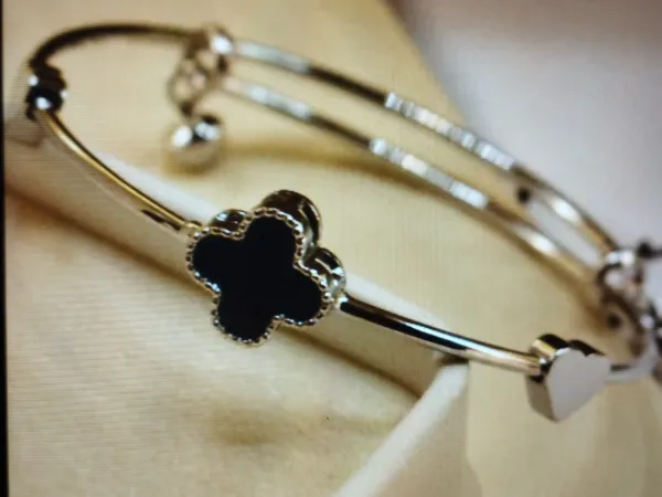 Bracelet Kara for girls.